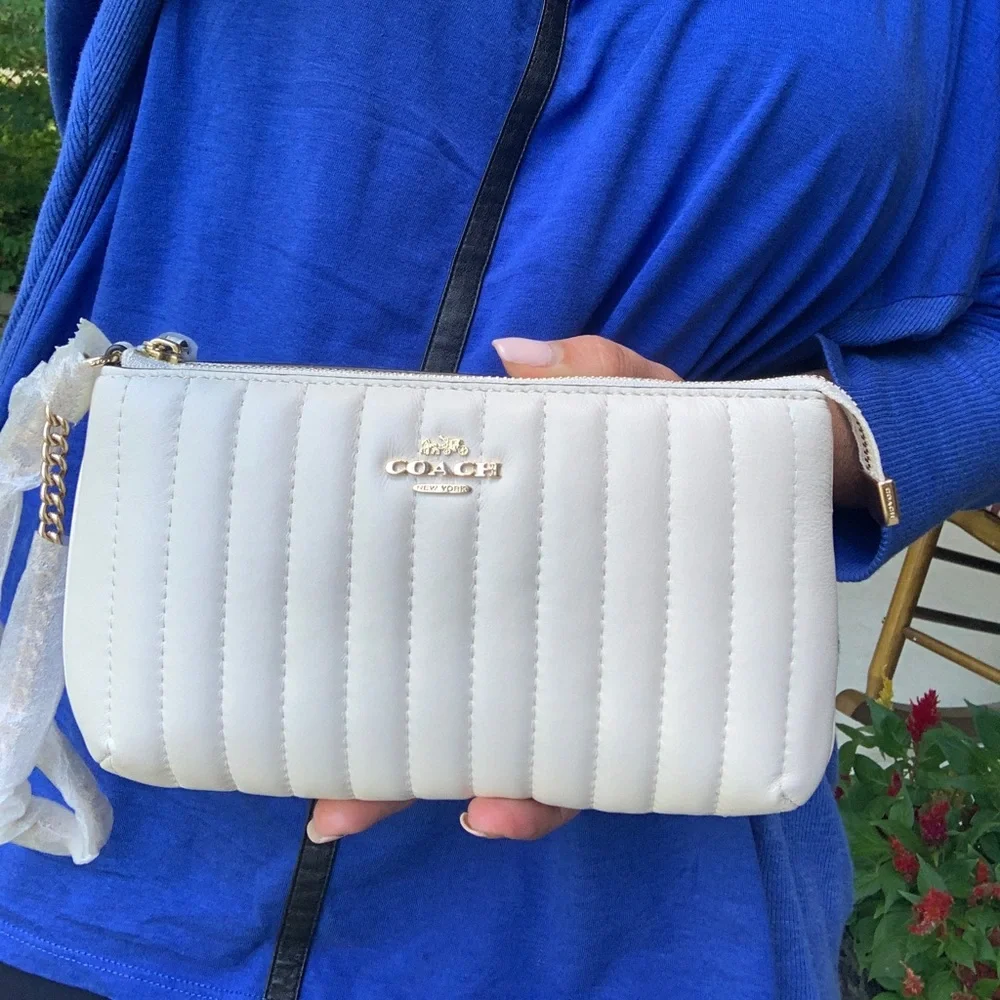 Authentic COACH 1941 Nappa leather/smooth leather zip top wristlet - Picture 9 of 15